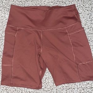 Women’s biker shorts with side pockets